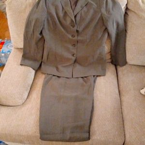 Le Suit business suit 12